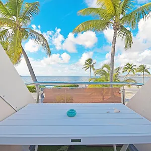 https://deja-blue-comfortable-beachfront-condo.comcaribbean.com